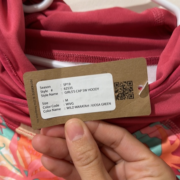 NEW • PATAGONIA • Girls Capilene Silkweight Hoody Pink / Abstract Print Medium - Picture 3 of 4